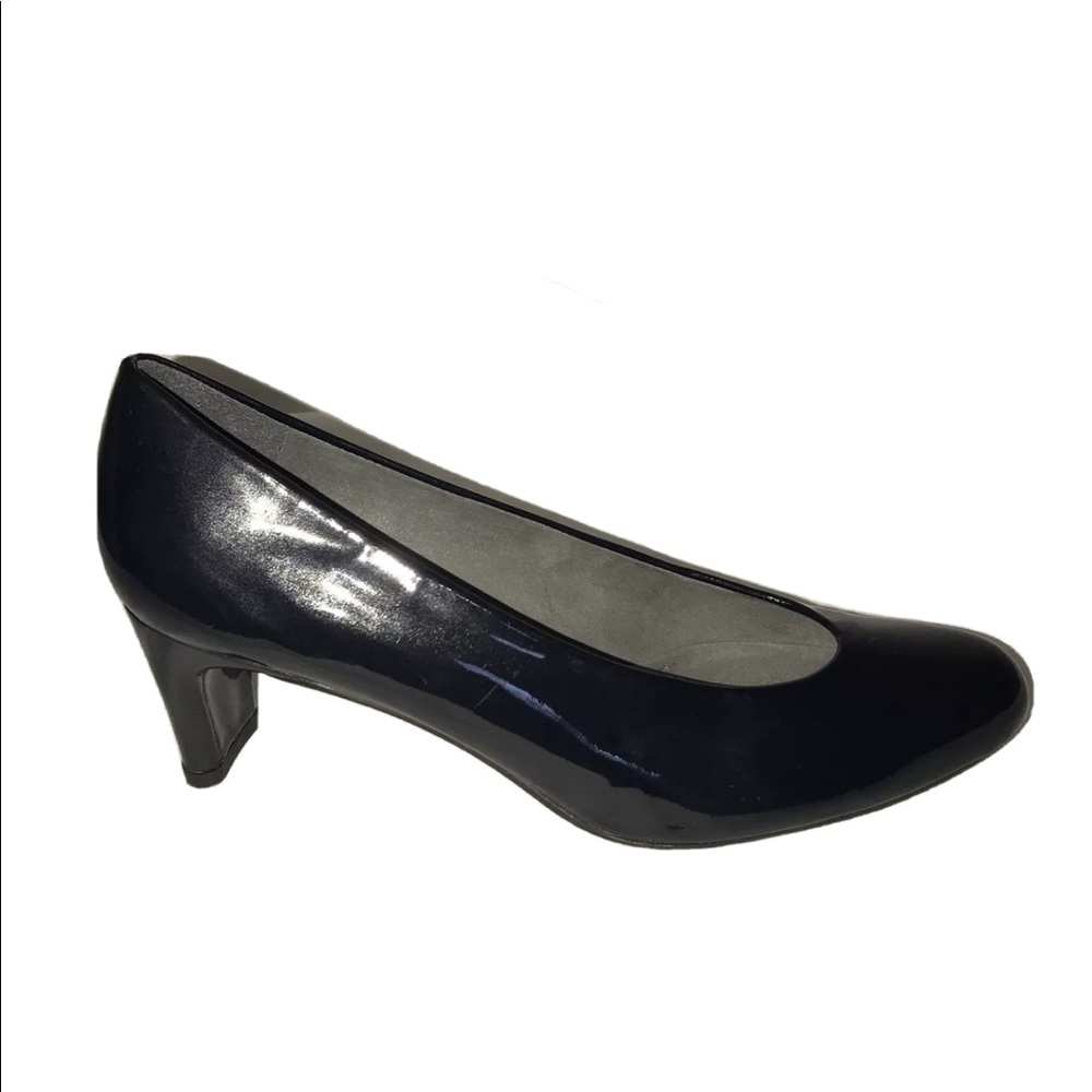 Stuart Weizman midnight blue pumps. - Picture 2 of 7